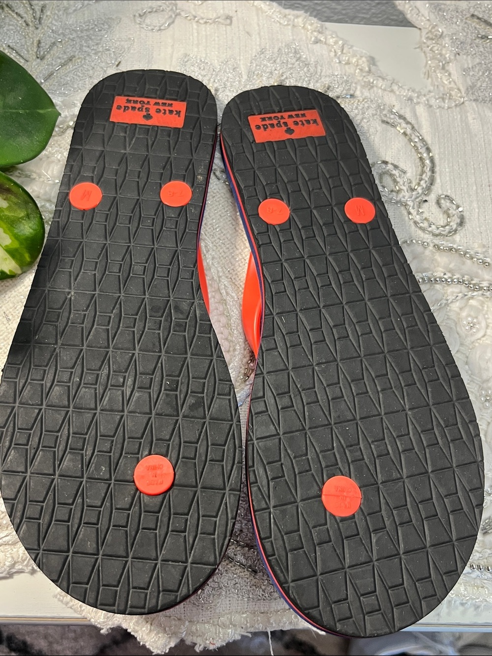 HP đKate Spade New York Printed Flip Flops Navy Coral Polka Dot Sandals Womenâs - Picture 7 of 11